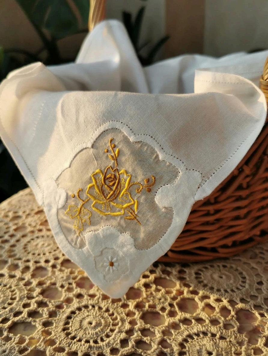 2024 Vintage Holiday Gift Guide by thevintageseeker - Issuu