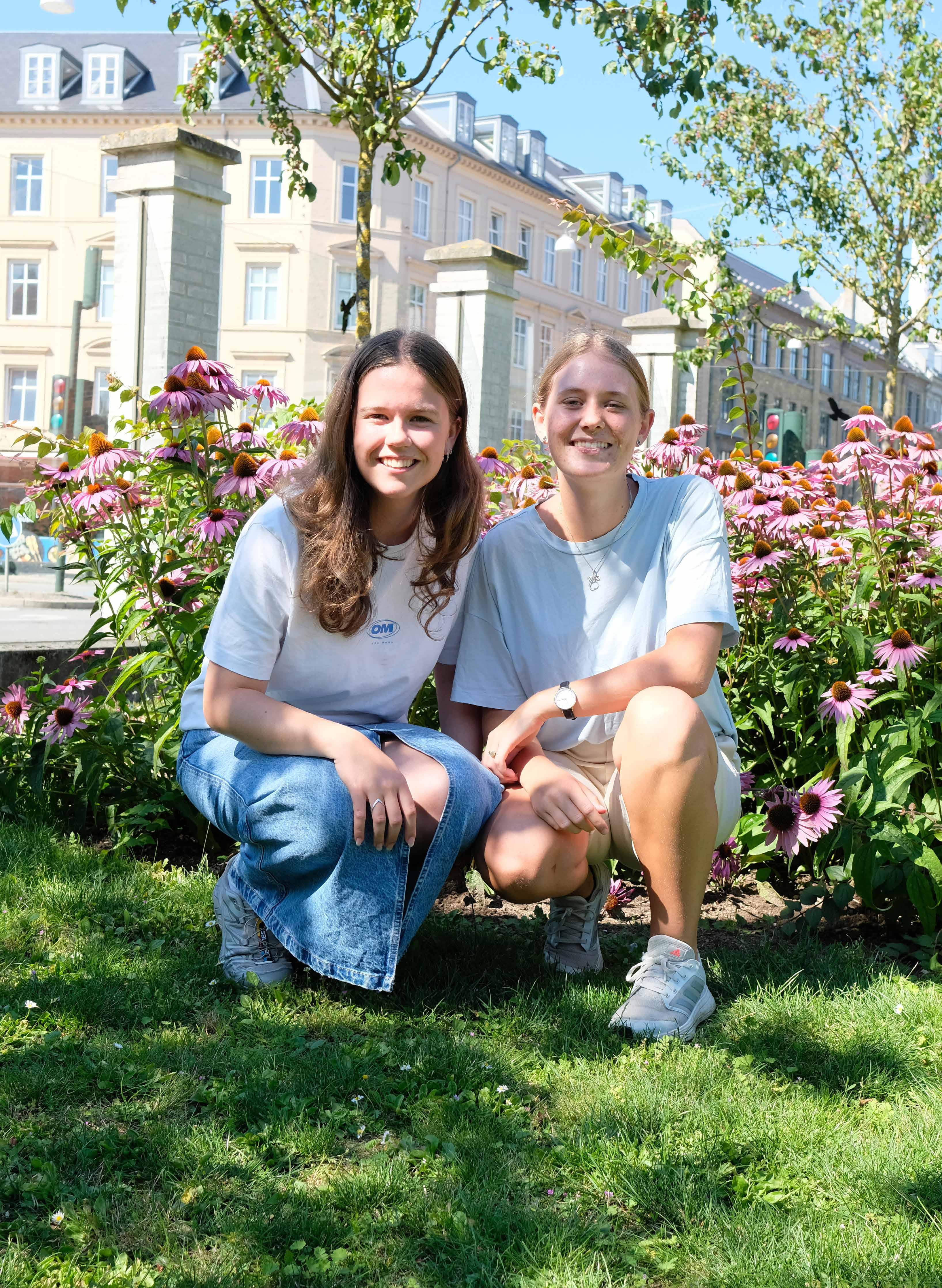 SIGNE OG JOHANNE  UDFORSKER VERDEN