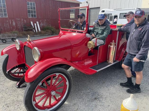 VCC Ashburton BLOWOUT Nov/Dec 2025 by Vintage Car Club of New Zealand ...