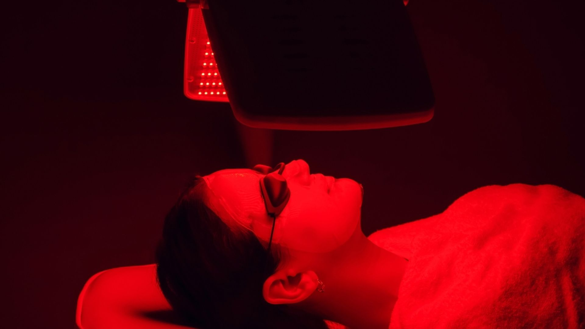 Cover for How Do Wavelengths Affect LED Light Therapy?
